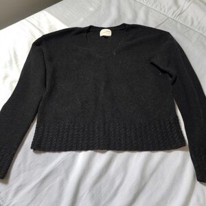 Women's Universal Thread Black Pullover Sweater XS Long Sleeve V-Neck Knit Top